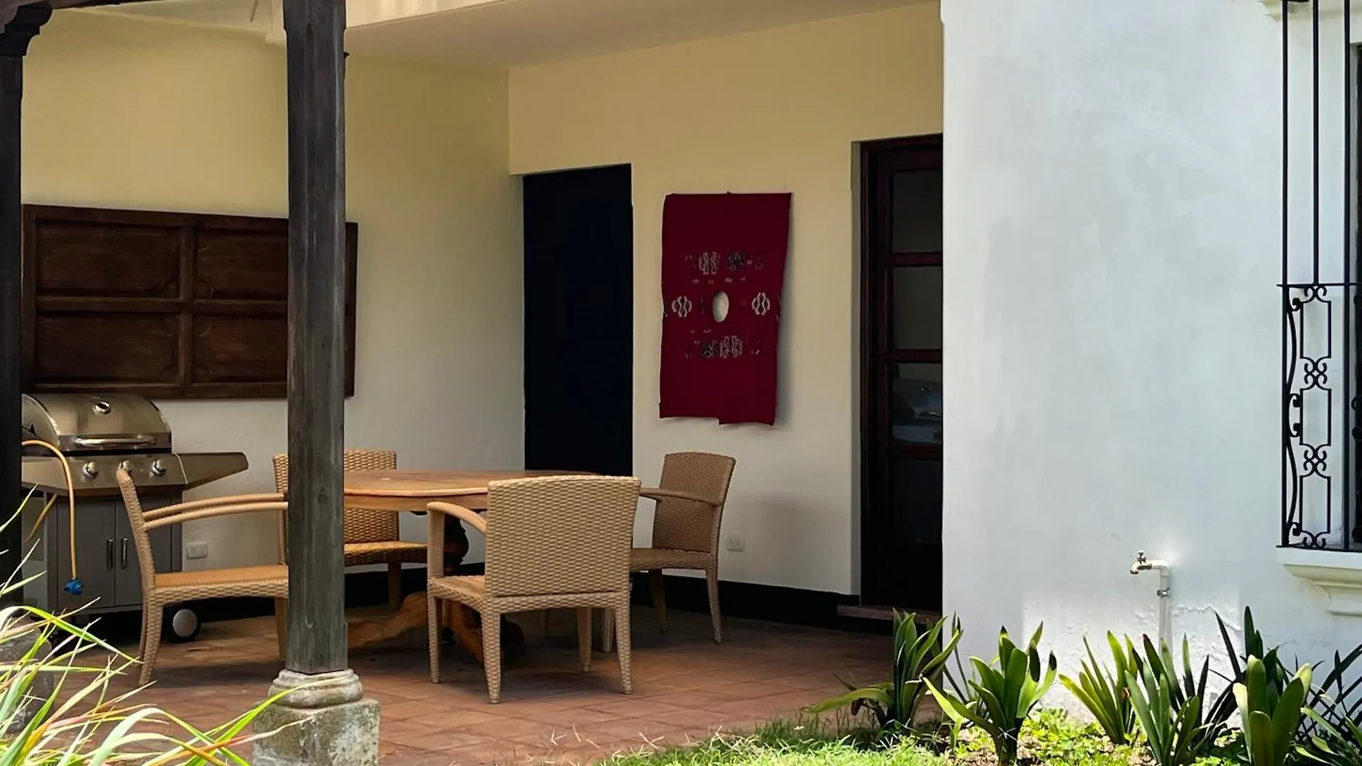 Hotel Casa Chula / Céntrica con jardín, terraza y parqueo Antigua